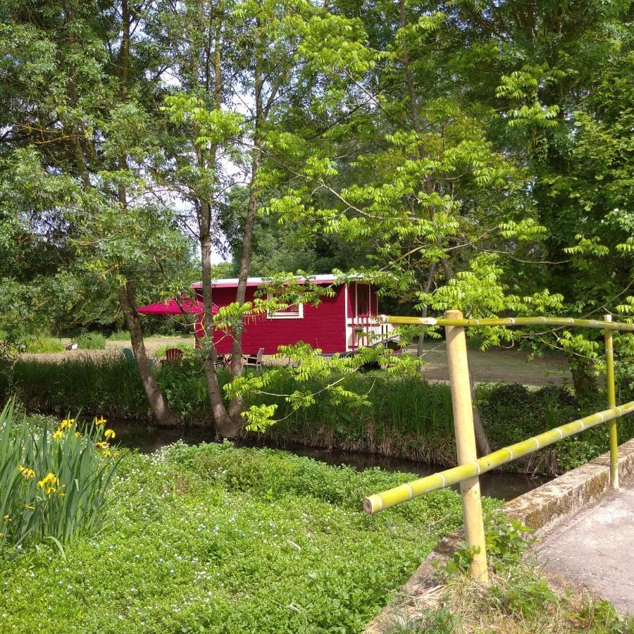 La Roulotte Du Moulin De Palet Bauge-en-Anjou Exterior photo